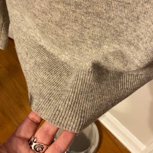 Club Monaco Cashmere Sweater - Picture 4 of 6